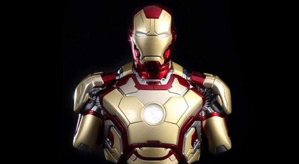 Iron-Man-3-Featurette-Pepper-Potts-Tries-on-the-Suit